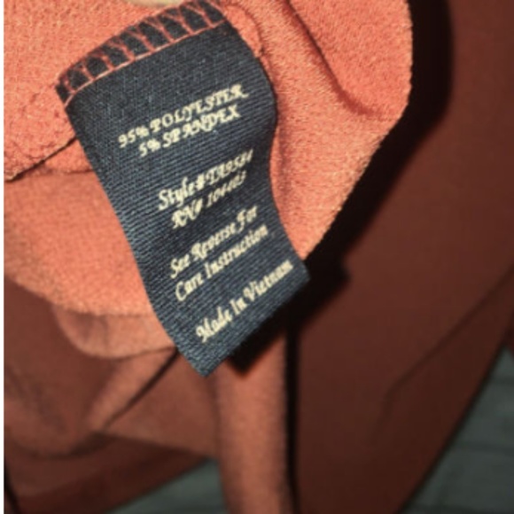 Mine Blouse Size M V Neck Front Half Zip - Picture 7 of 8